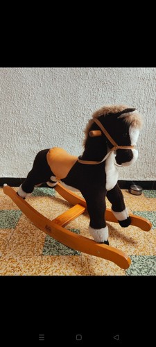 Cheval bascule - à,