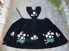 Très beau Tablier Breton ancien entièrement brodé Main de PENSEE