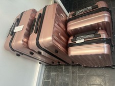 Lot de 4 valises neuves dans le carton