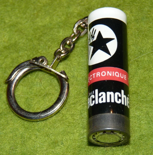 Ancien porte clés pile - porte,
