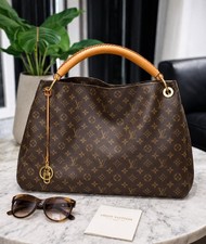 Louis Vuitton Artsy MM