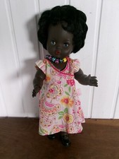 Vintage poupée noire rigide