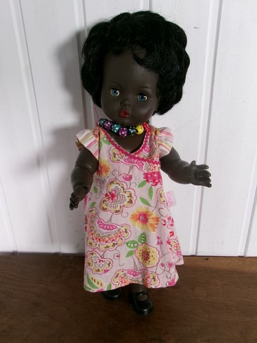 Vintage poupée noire - , rigide