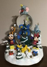 VINTAGE Walt Disney World Christmas Holiday Snowglobe  **EXCLUSIVE TO WDW**