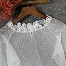 femme robe en dentelle