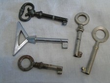 lot de 5 clés anciennes vintage pour meubles armoire tiroirs