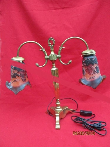 Jolie lampe bronze tulipes - jolie, et