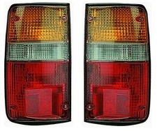 LAMPE  FEU ARRIERE GAUCHE + DROITE TOYOTA HILUX V; VW TARO 06.1988-06.1997'.