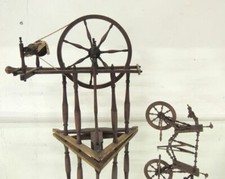 Grand Rouet à filer la laine et sa miniature, Art populaire XIX°