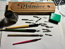 Ancien plumier d'écolier en bois , portes plumes, plumes