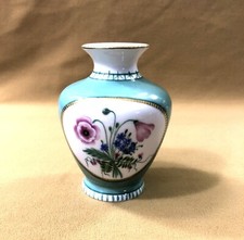 vase en porcelaine Russe signé IMPERIAL PORCELAIN ST. PETERSBURG 1744 11 cm