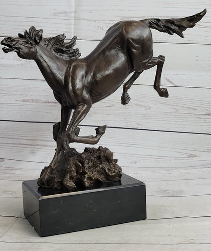 élégante statue cheval en - Élégante, de