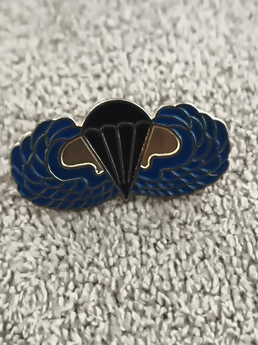Pin parachutiste ailes - pin's,