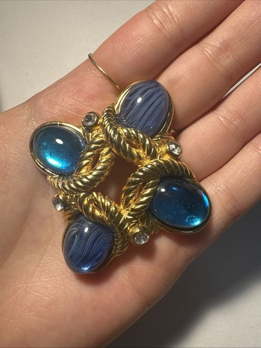 Broche dorée cordée avec - cordée, ,avec