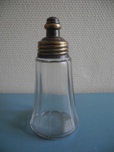 Ancienne saupoudreuse - ancienne,