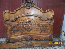 Lit Louis XV 1900 à personnage, en parfait état.