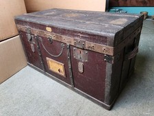 Malle ancienne, avec étuit de