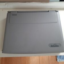 PC portable vintage Toshiba Satellite Windows 95 fonctionne parfaitement