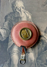 Ancien mètre ruban enrouleur de charpentier en cuir et laiton