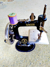 ANCIENNE PETITE MACHINE A COUDRE - SINGER USA - OUTIL JEU JOUET ENFANT -