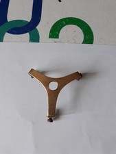 GRIFFE  LAITON AVEC SES 3 VIS