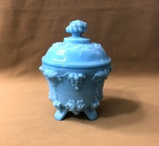 sucrier / boite en opaline bleue PORTIEUX / VALLERYSTHAL décor RAISIN / VIGNE