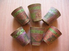 Service de 6 gobelets timbales en laiton ciselé polychrome de 6 cm