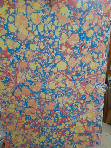Papier marbré cuve de - à,