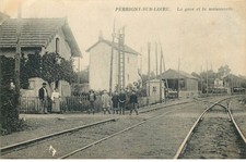 SAONE ET LOIRE  PERRIGNY SUR LOIRE  la Gare et la maisonnette