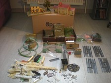 LOT DECORS HO 1/87 ANCIEN PASSAGE NIVEAU FLOCAGE VERT GARE DIVERS POUR PIECES