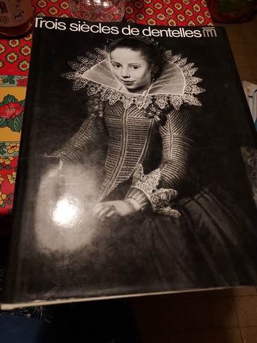 Imposant livre trois - imposant,