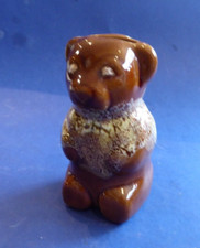 ANCIENNE TIRELIRE A CASSER EN FAIENCE. barbotine ours h 11 cm bon etat