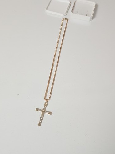 Collier pendentif croix