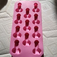 Bac à glaçons rose silicone occasion Humour Parfait état.