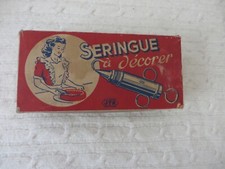 ANCIENNE SERINGUE JTR VINTAGE EN ACIER POUR DECORATION CULINAIRE