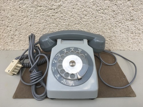 Ancien téléphone cadran - à,