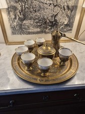 Service à café syrien en laiton avec incrustation argent et cuivre — Jazwa, plateau et tasses 