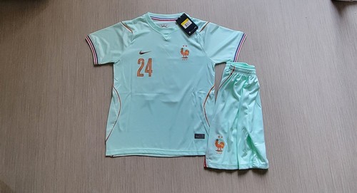 Ensemble fance coupe - coupe, monde