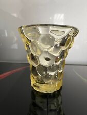 Pierre d'Avesn, Vase "Nids d'abeilles" verre moulé jaune signé