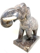 Important Éléphant Faïence