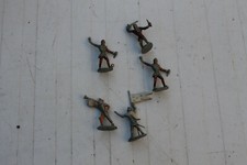 lot 5 personnage en alu