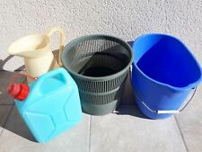 Lot divers récipients ménagers en plastique