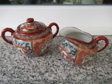  SUCRIER CREMIER Porcelaine JAPONAISE Décor Très chargé  Dominance Rouge   