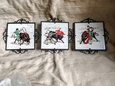 3 anciens carreaux « Ferte-Gaucher », faïence et fer forgé thème tauromachie