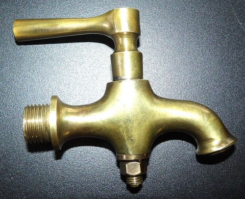 Petit robinet ancien en - un,
