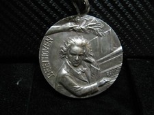 Très belle médaille en
