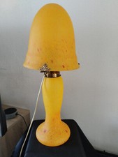 Belle et grande lampe en pate de verre champignon