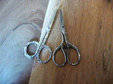 2 Paires  de ciseaux anciens ( ref 17 )