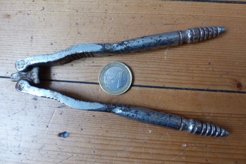 Autre casse noix ancien - un,