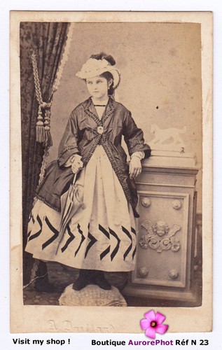 Jeune femme second empire avec - femme,